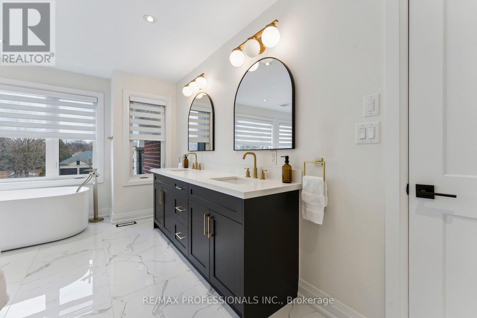 7 Ranwood Drive, Toronto, Ontario  M9N 3E8 - Photo 25 - W12919754