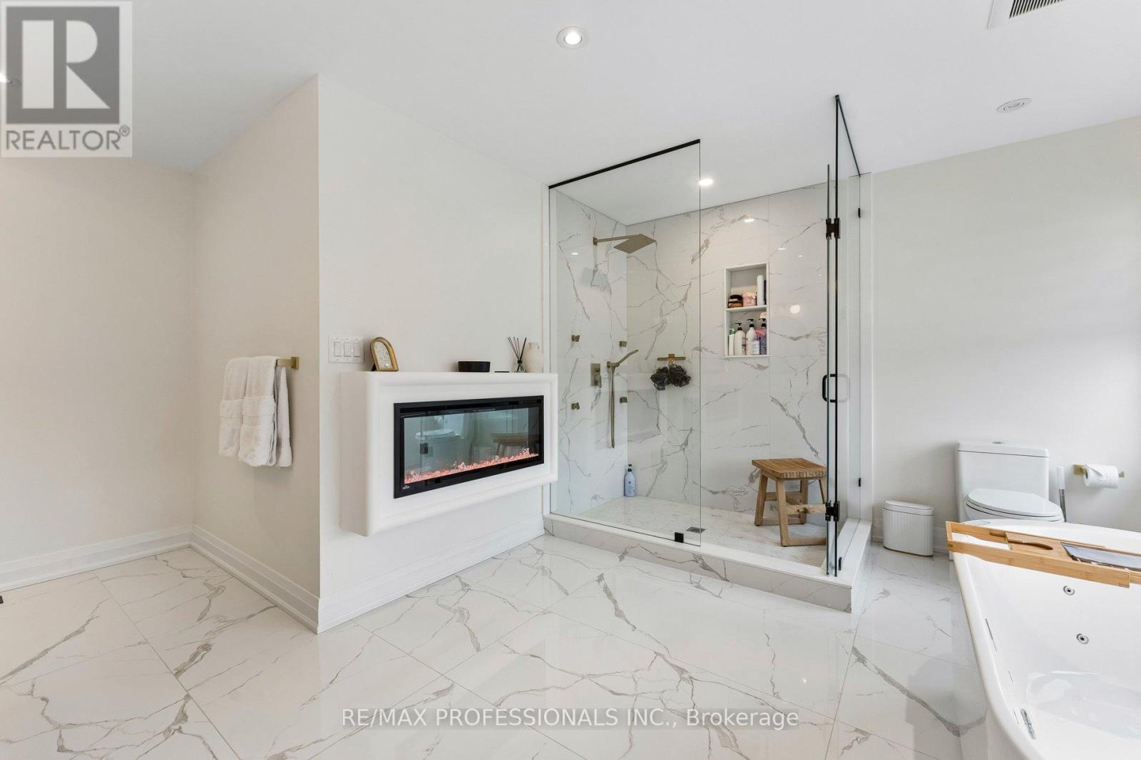 7 Ranwood Drive, Toronto, Ontario  M9N 3E8 - Photo 27 - W12919754