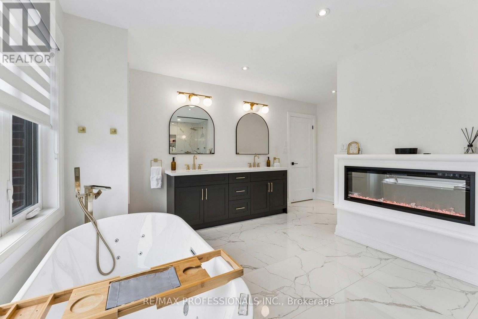 7 Ranwood Drive, Toronto, Ontario  M9N 3E8 - Photo 28 - W12919754