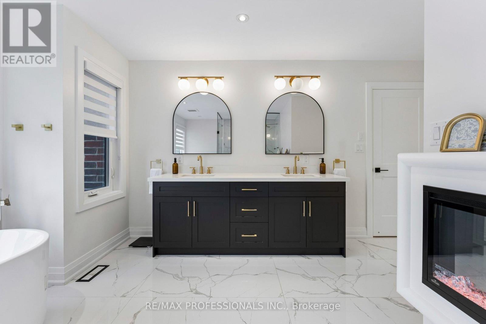 7 Ranwood Drive, Toronto, Ontario  M9N 3E8 - Photo 29 - W12919754