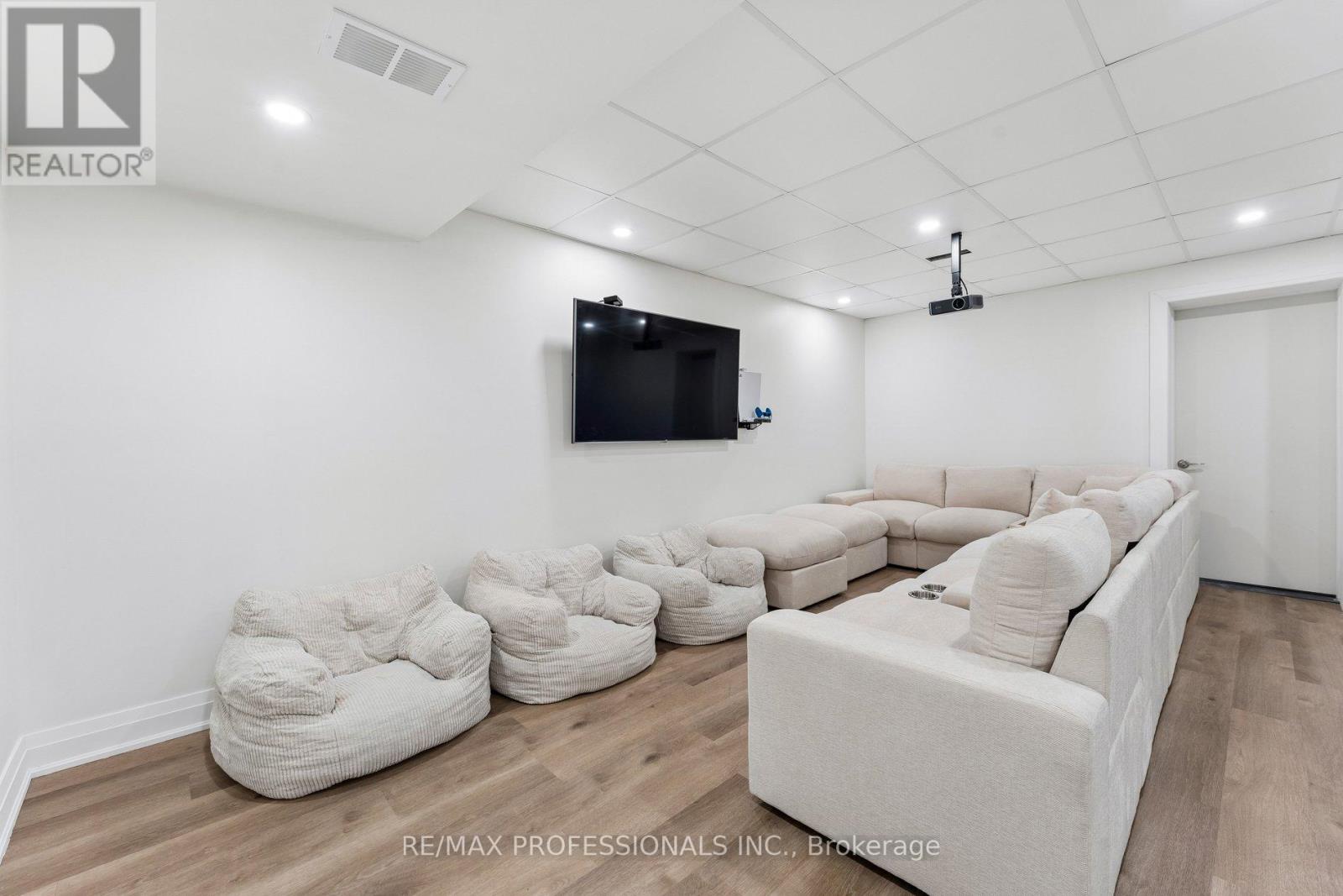 7 Ranwood Drive, Toronto, Ontario  M9N 3E8 - Photo 41 - W12919754