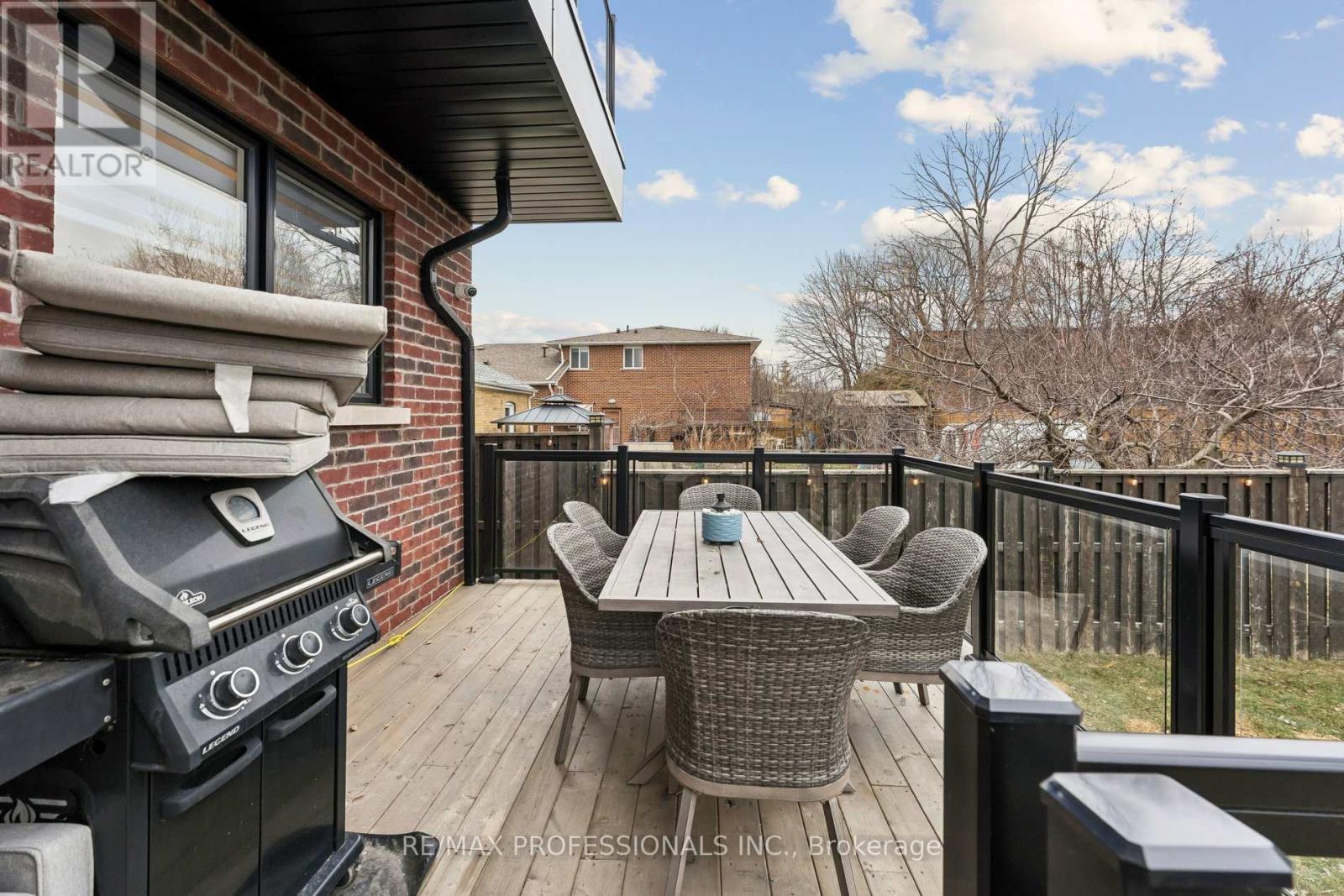 7 Ranwood Drive, Toronto, Ontario  M9N 3E8 - Photo 43 - W12919754