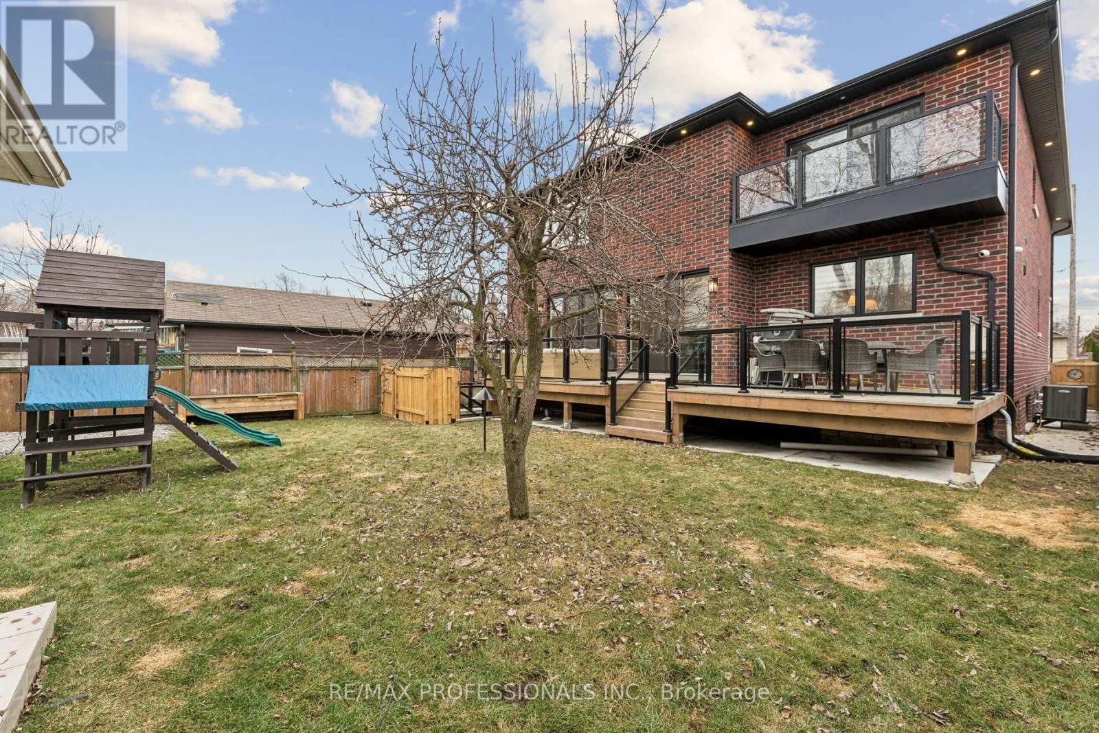 7 Ranwood Drive, Toronto, Ontario  M9N 3E8 - Photo 46 - W12919754