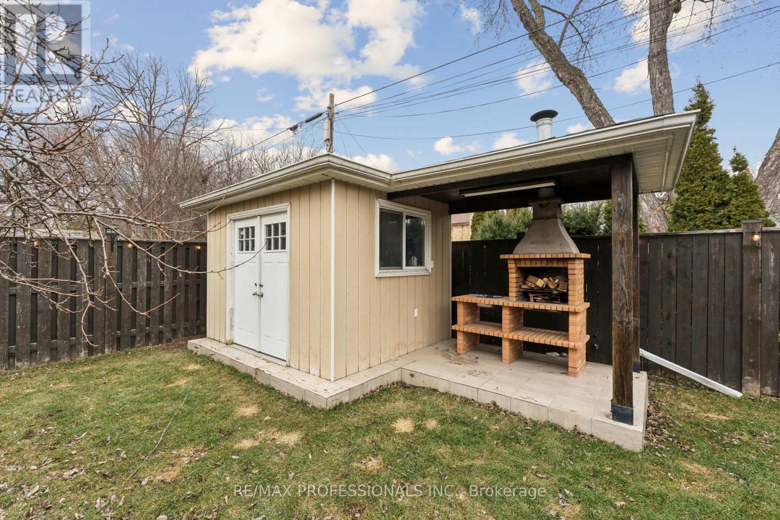 7 Ranwood Drive, Toronto, Ontario  M9N 3E8 - Photo 47 - W12919754