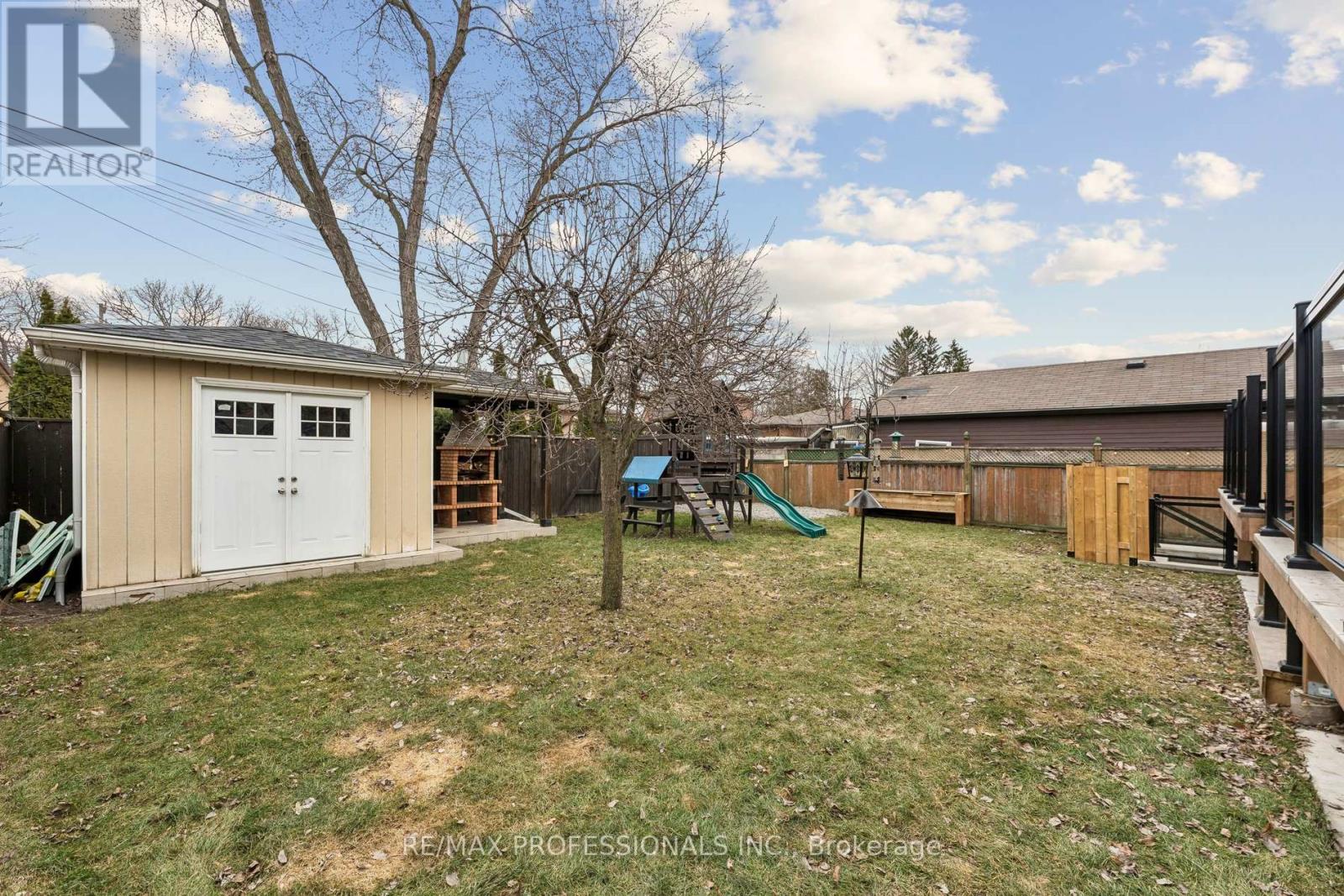 7 Ranwood Drive, Toronto, Ontario  M9N 3E8 - Photo 48 - W12919754