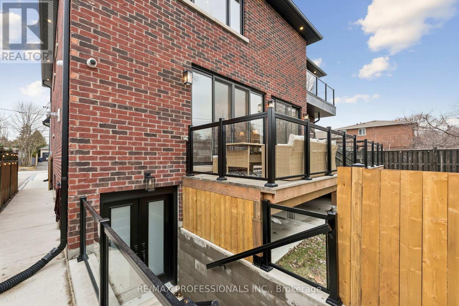 7 Ranwood Drive, Toronto, Ontario  M9N 3E8 - Photo 49 - W12919754