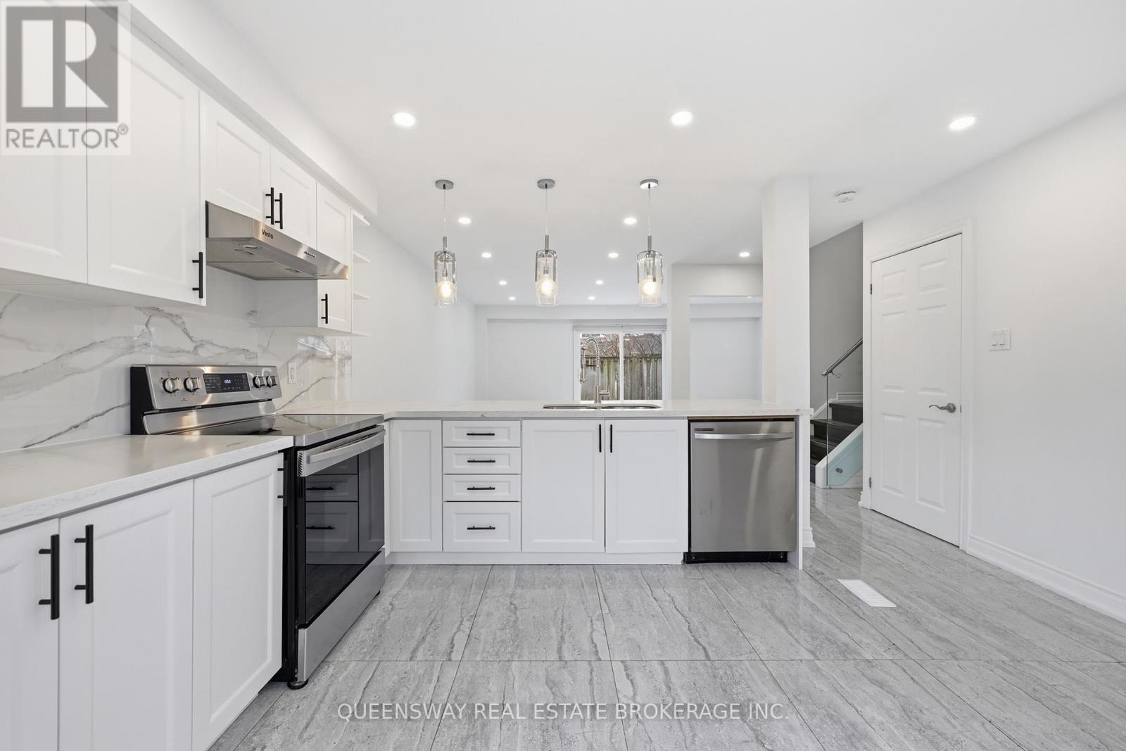 1 - 4196 Longmoor Drive, Burlington, Ontario  L7L 5E3 - Photo 3 - W12919844