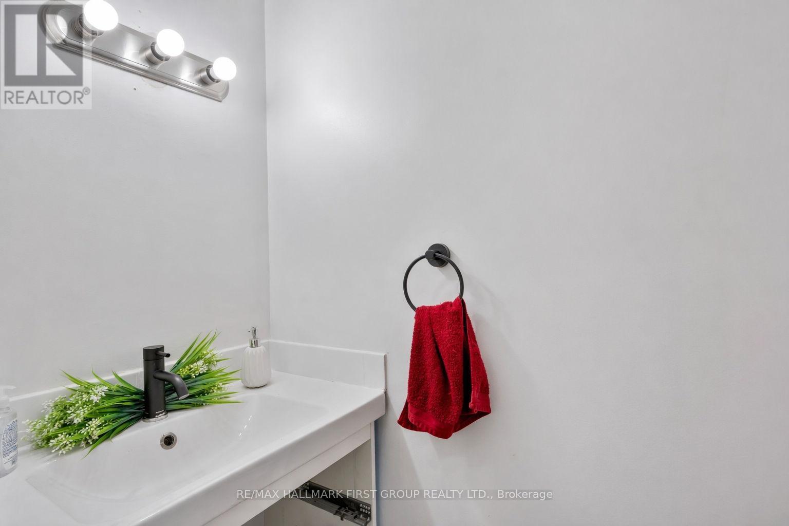 7 Dawson Crescent, Halton Hills, Ontario  L7G 1H3 - Photo 14 - W12919866