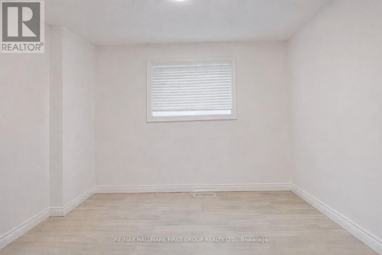 7 Dawson Crescent, Halton Hills, Ontario  L7G 1H3 - Photo 15 - W12919866