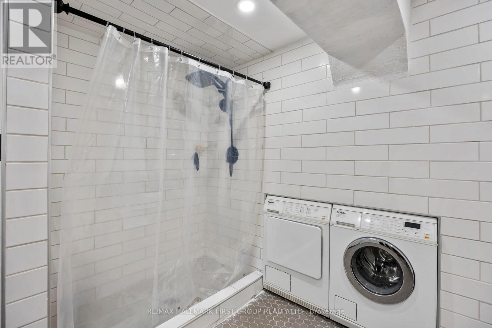 7 Dawson Crescent, Halton Hills, Ontario  L7G 1H3 - Photo 18 - W12919866