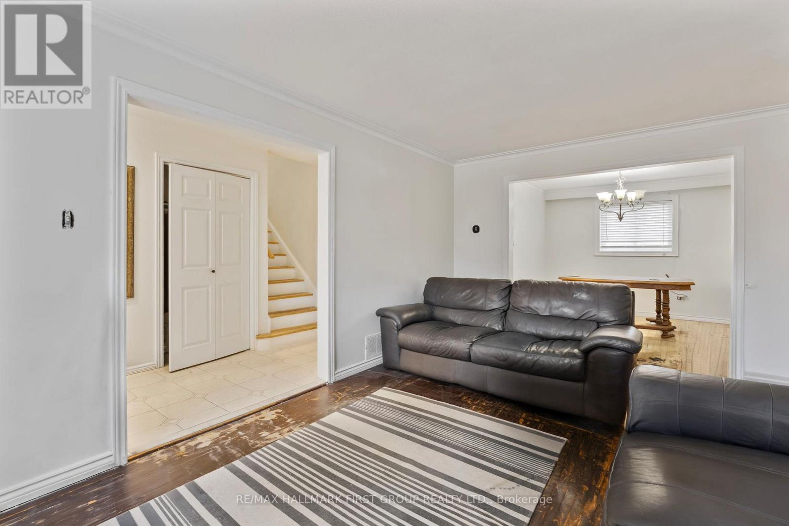 7 Dawson Crescent, Halton Hills, Ontario  L7G 1H3 - Photo 4 - W12919866