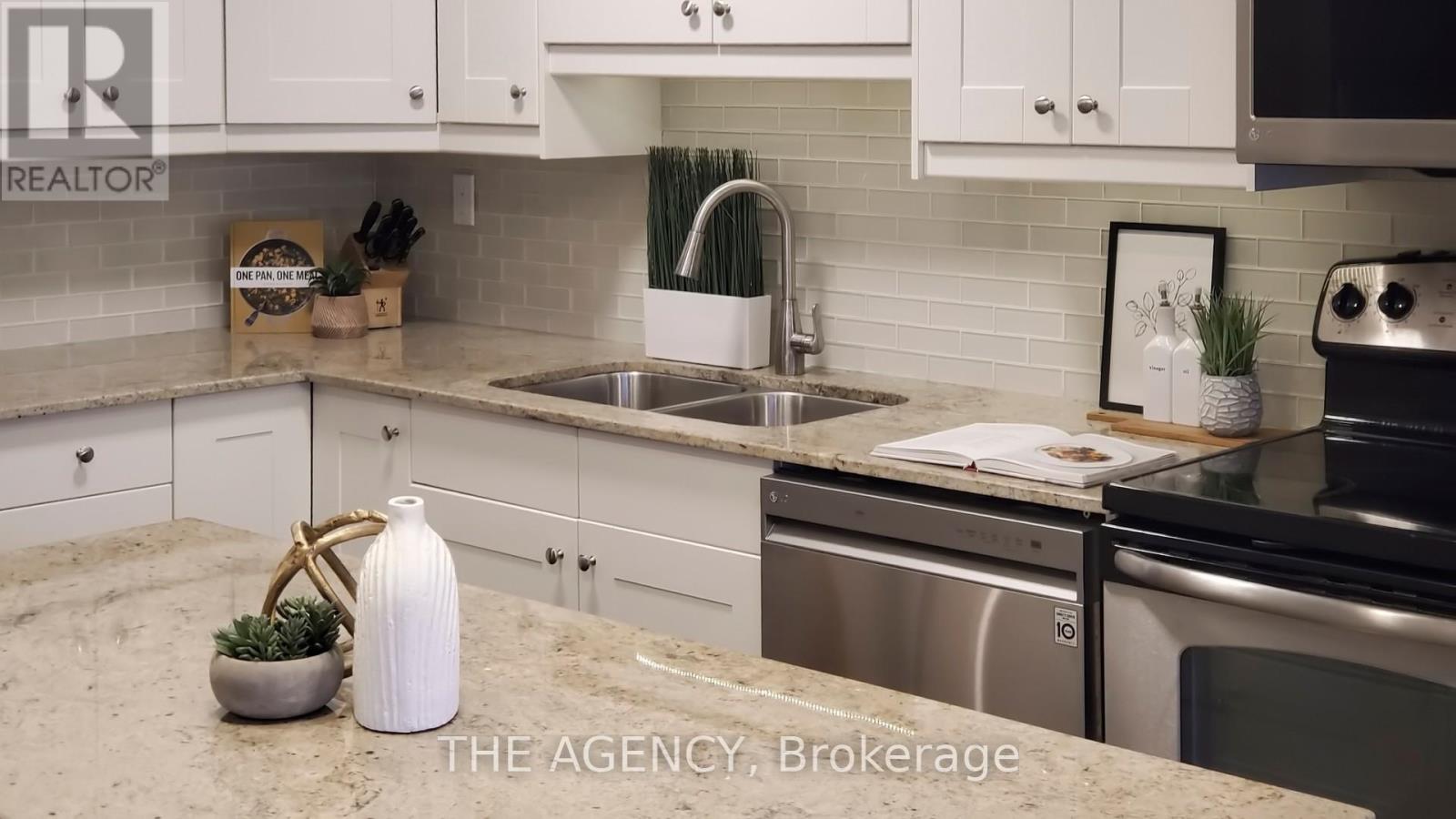 119 - 60 Southport Street N, Toronto, Ontario  M6S 3N4 - Photo 7 - W12919876