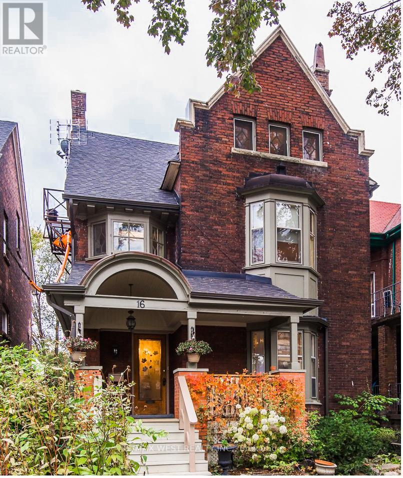 LOWER - 16 MAYNARD AVENUE, Toronto, Ontario