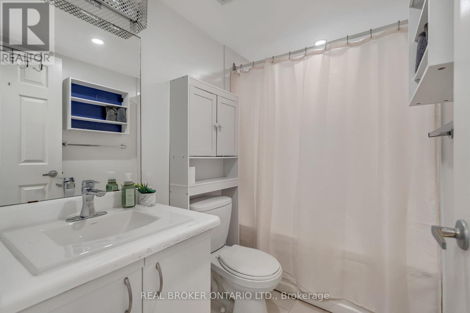 903 - 25 Agnes Street, Mississauga, Ontario  L5B 3X7 - Photo 6 - W12919906