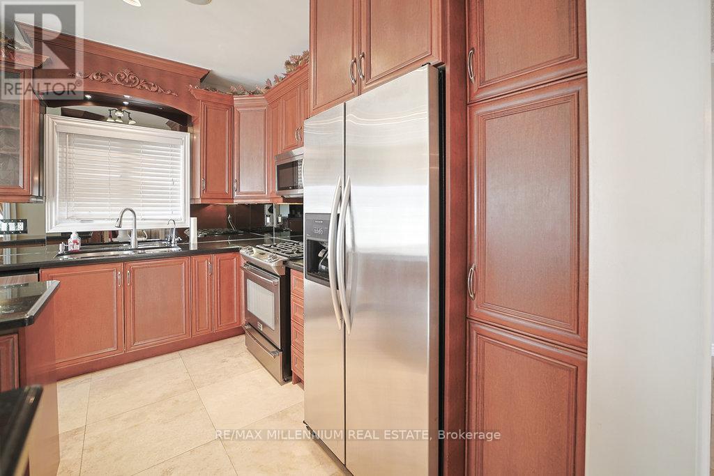 24 Prince Edward Boulevard, Brampton, Ontario  L6P 2N8 - Photo 16 - W12919910