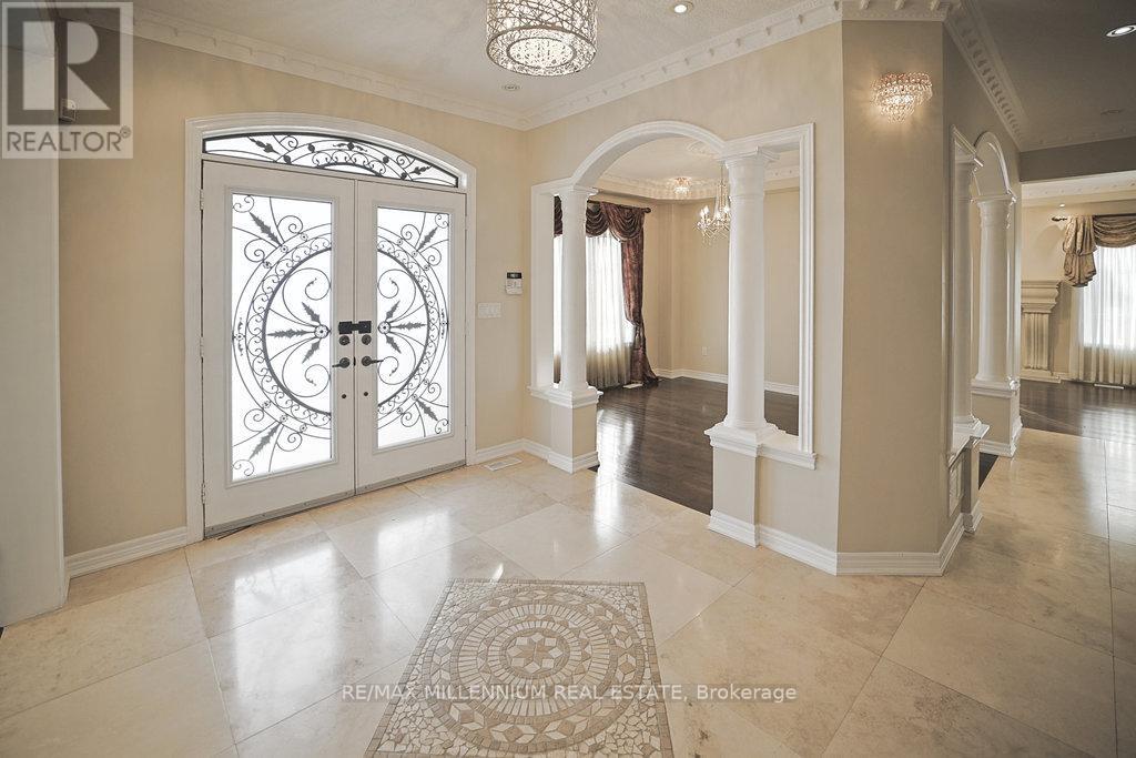 24 Prince Edward Boulevard, Brampton, Ontario  L6P 2N8 - Photo 3 - W12919910