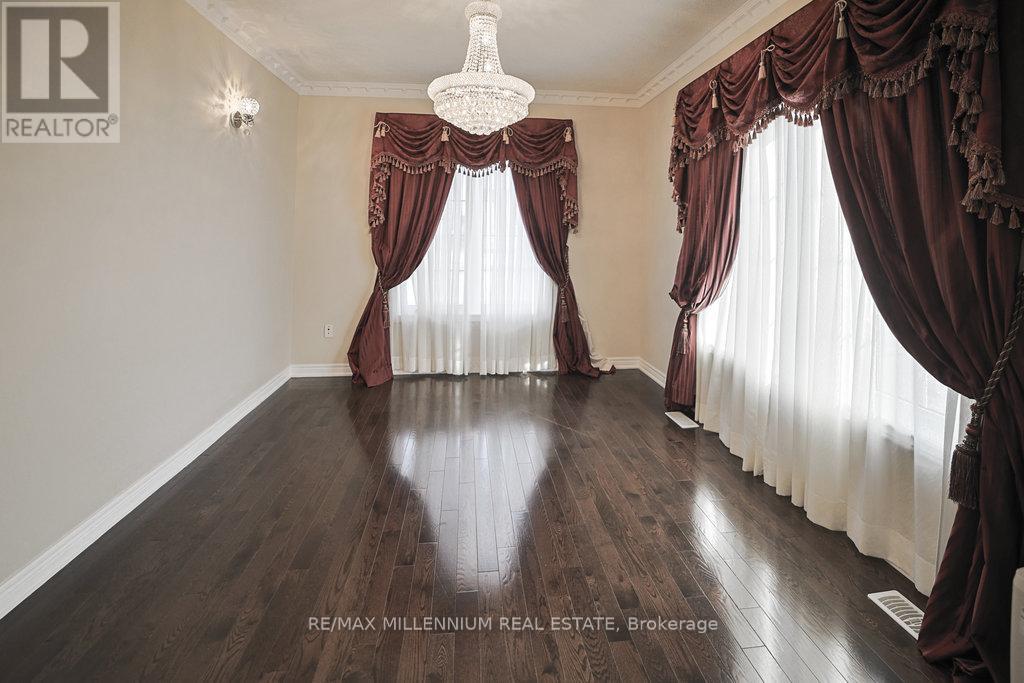 24 Prince Edward Boulevard, Brampton, Ontario  L6P 2N8 - Photo 5 - W12919910