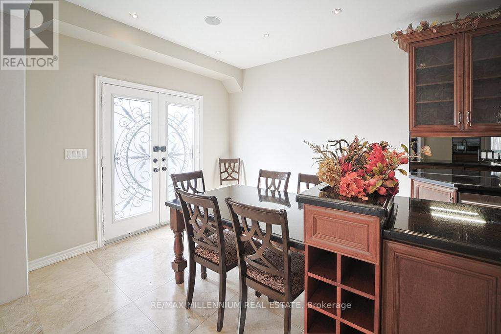 24 Prince Edward Boulevard, Brampton, Ontario  L6P 2N8 - Photo 7 - W12919910