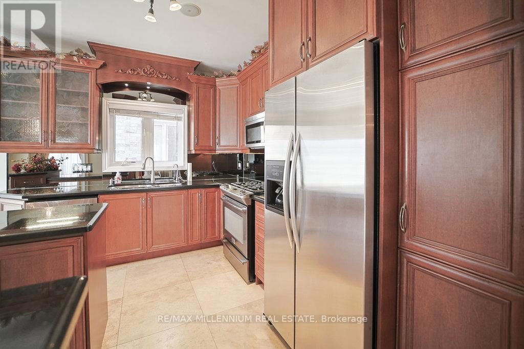 24 Prince Edward Boulevard, Brampton, Ontario  L6P 2N8 - Photo 9 - W12919910