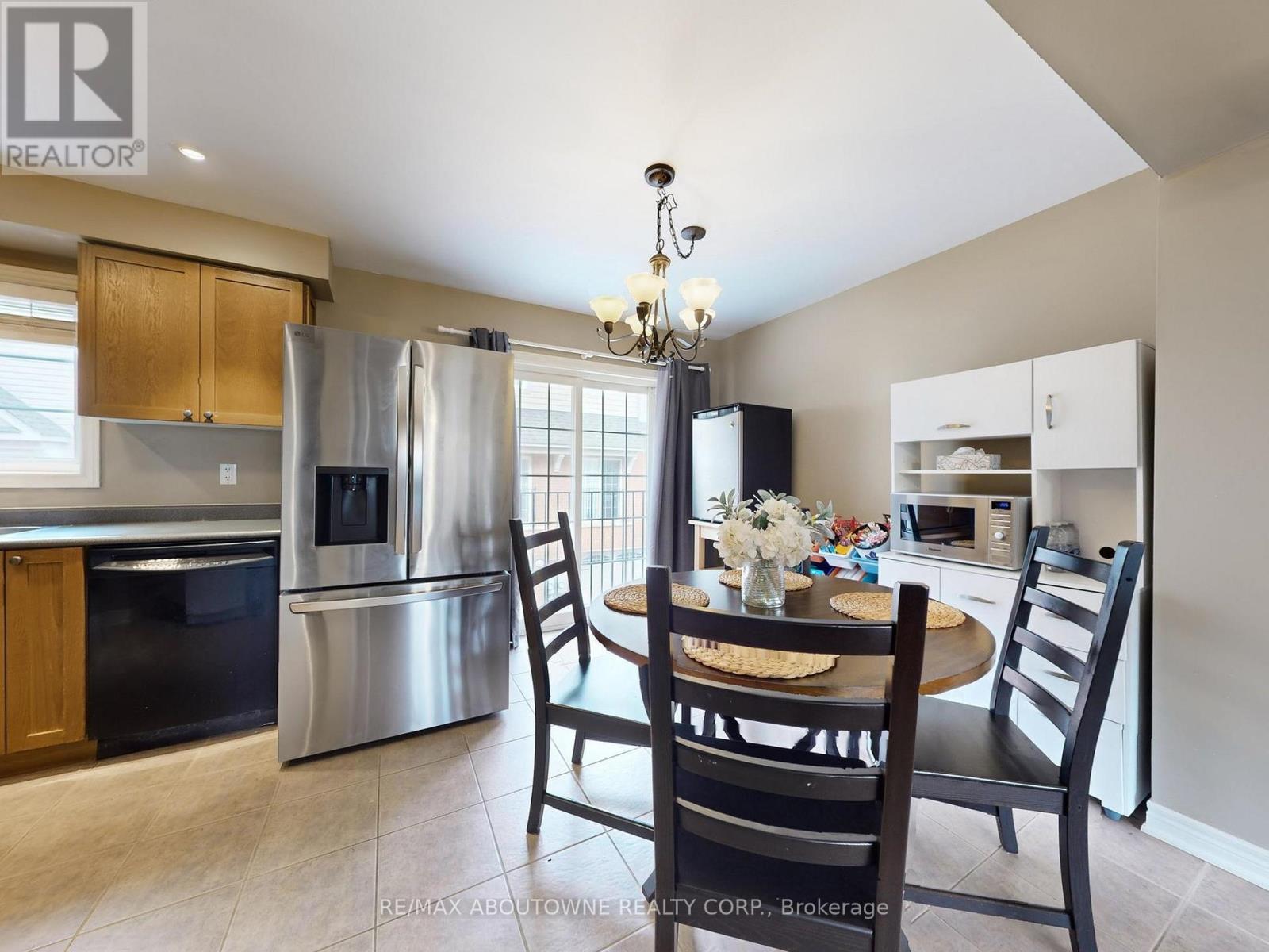 9 - 2360 Parkhaven Boulevard, Oakville, Ontario  L6H 7S6 - Photo 16 - W12919958