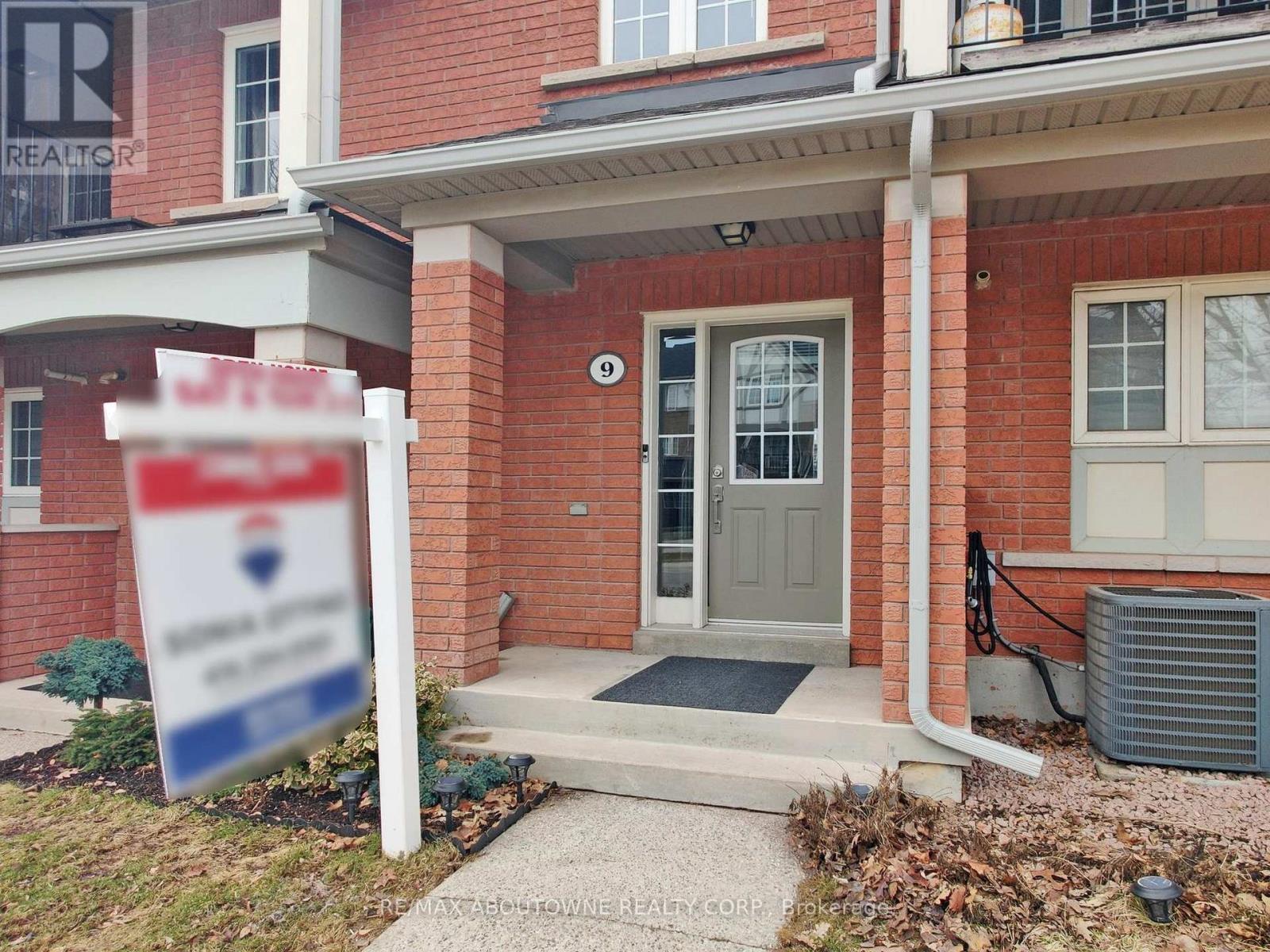 9 - 2360 Parkhaven Boulevard, Oakville, Ontario  L6H 7S6 - Photo 5 - W12919958