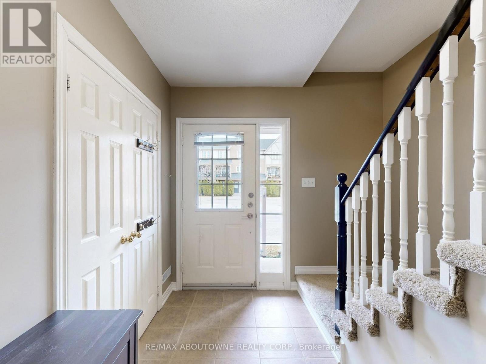 9 - 2360 Parkhaven Boulevard, Oakville, Ontario  L6H 7S6 - Photo 6 - W12919958