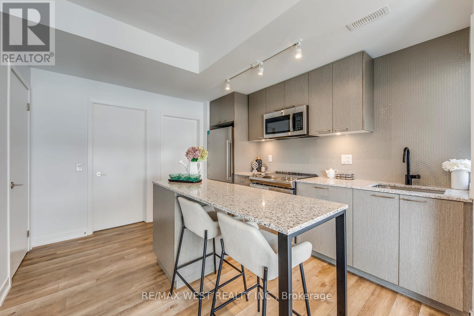 14 - 20 Ed Clark Gardens, Toronto, Ontario  M6N 0B5 - Photo 10 - W12919972