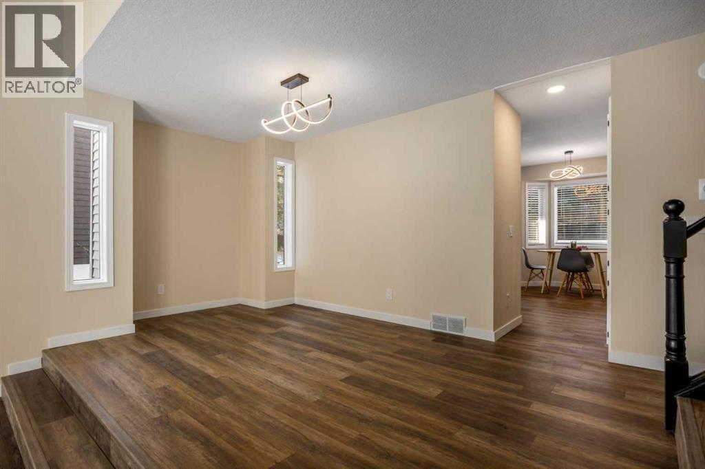 131 Stratton Crescent Sw, Calgary, Alberta  T3H 1T7 - Photo 3 - A2293052