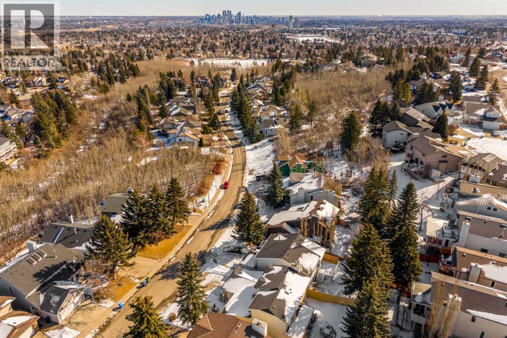 131 Stratton Crescent Sw, Calgary, Alberta  T3H 1T7 - Photo 2 - A2293052