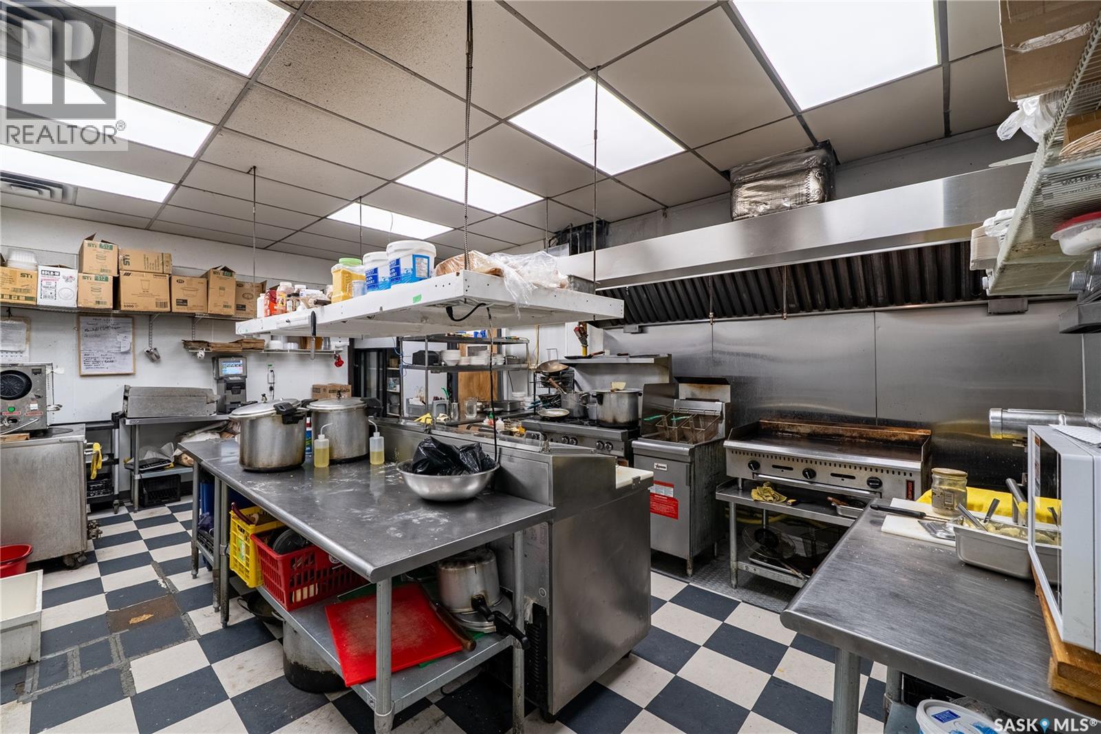 221 Victoria Avenue, Regina, Saskatchewan  S4N 0P4 - Photo 11 - SK031285