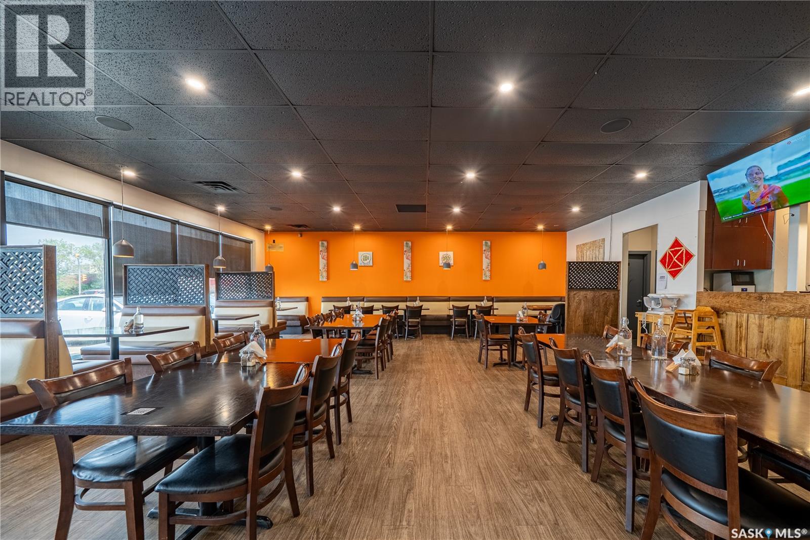 221 Victoria Avenue, Regina, Saskatchewan  S4N 0P4 - Photo 2 - SK031285