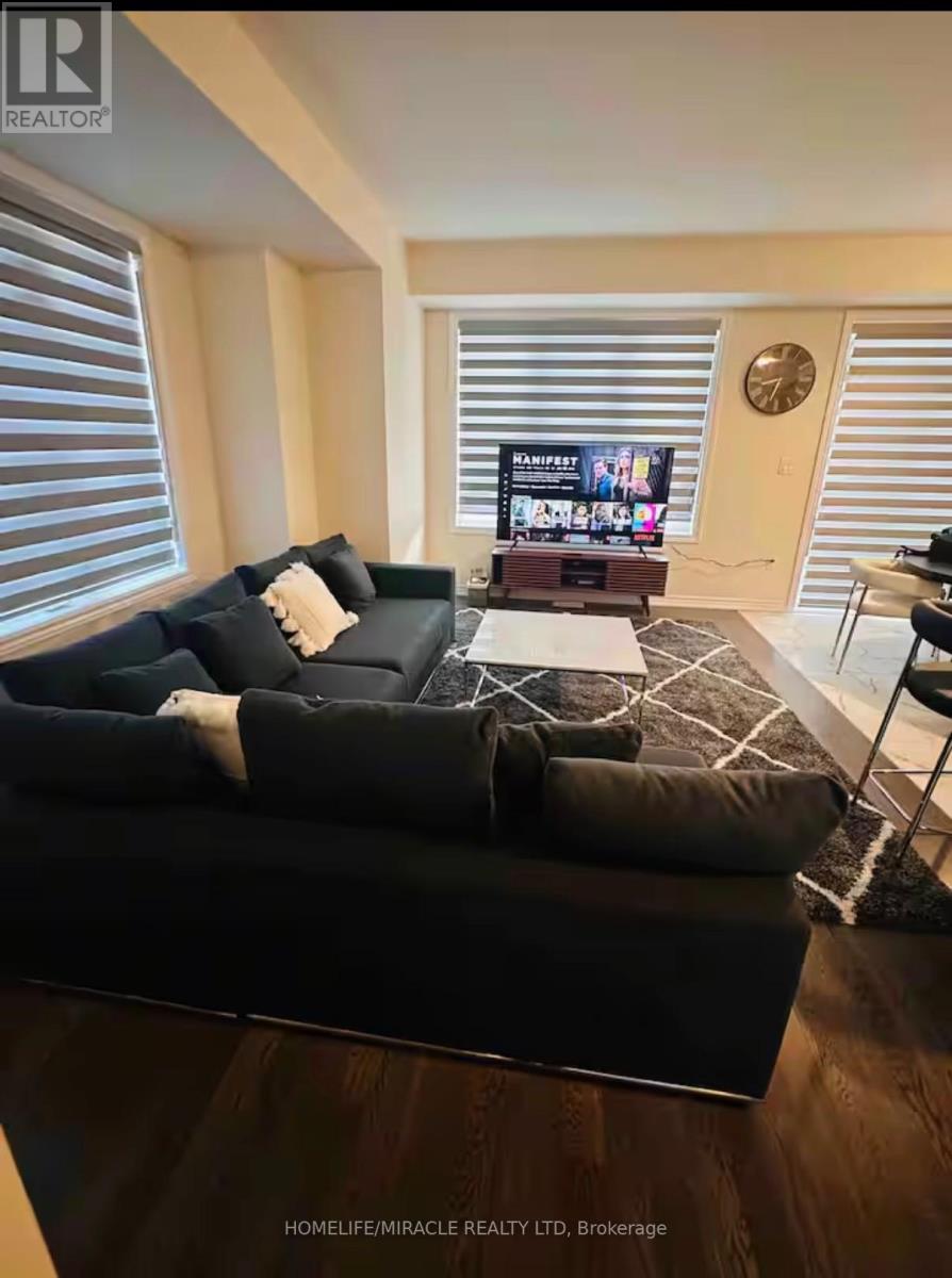 449 Barker Parkway, Thorold, Ontario  L2V 0K7 - Photo 4 - X12919750