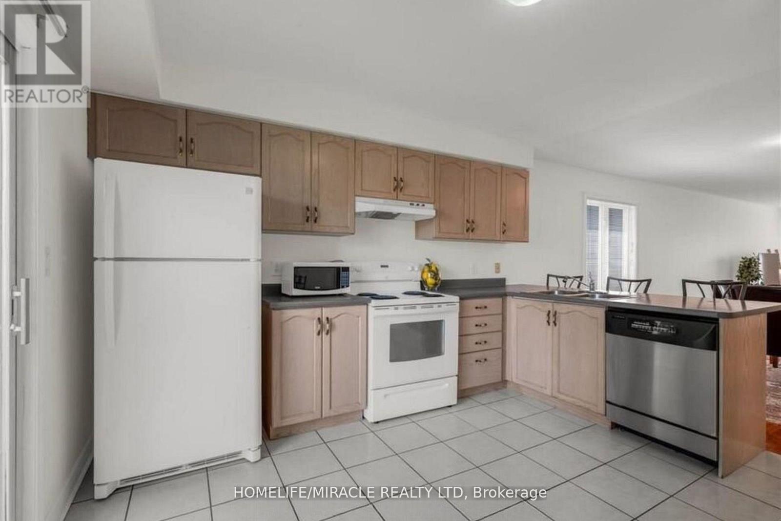 30 Jefferson Court E, Welland, Ontario  L3C 7G4 - Photo 10 - X12919912