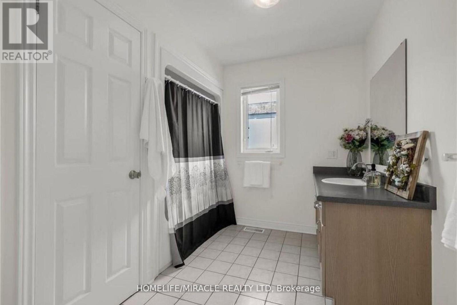 30 Jefferson Court E, Welland, Ontario  L3C 7G4 - Photo 11 - X12919912