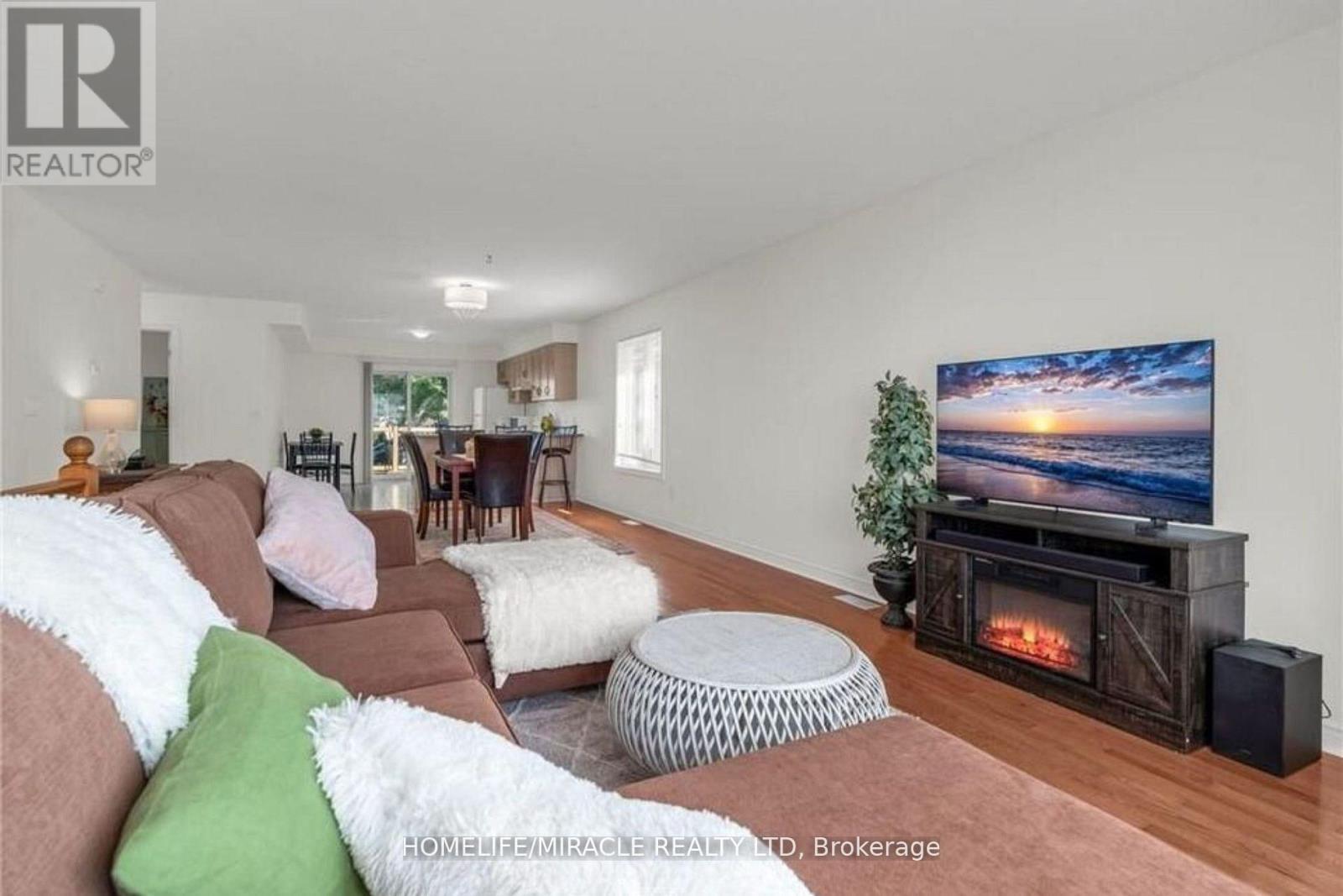 30 Jefferson Court E, Welland, Ontario  L3C 7G4 - Photo 4 - X12919912