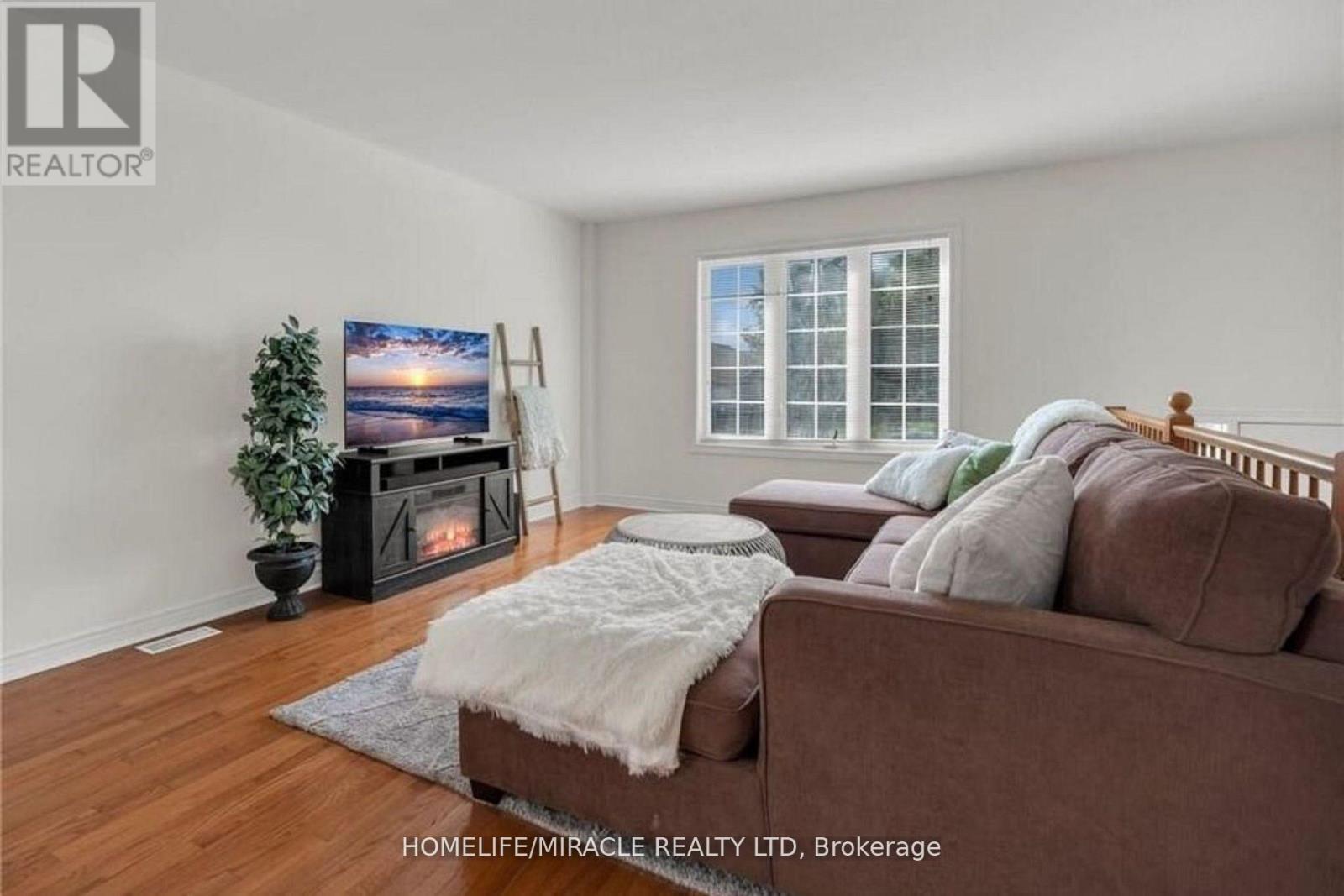 30 Jefferson Court E, Welland, Ontario  L3C 7G4 - Photo 5 - X12919912