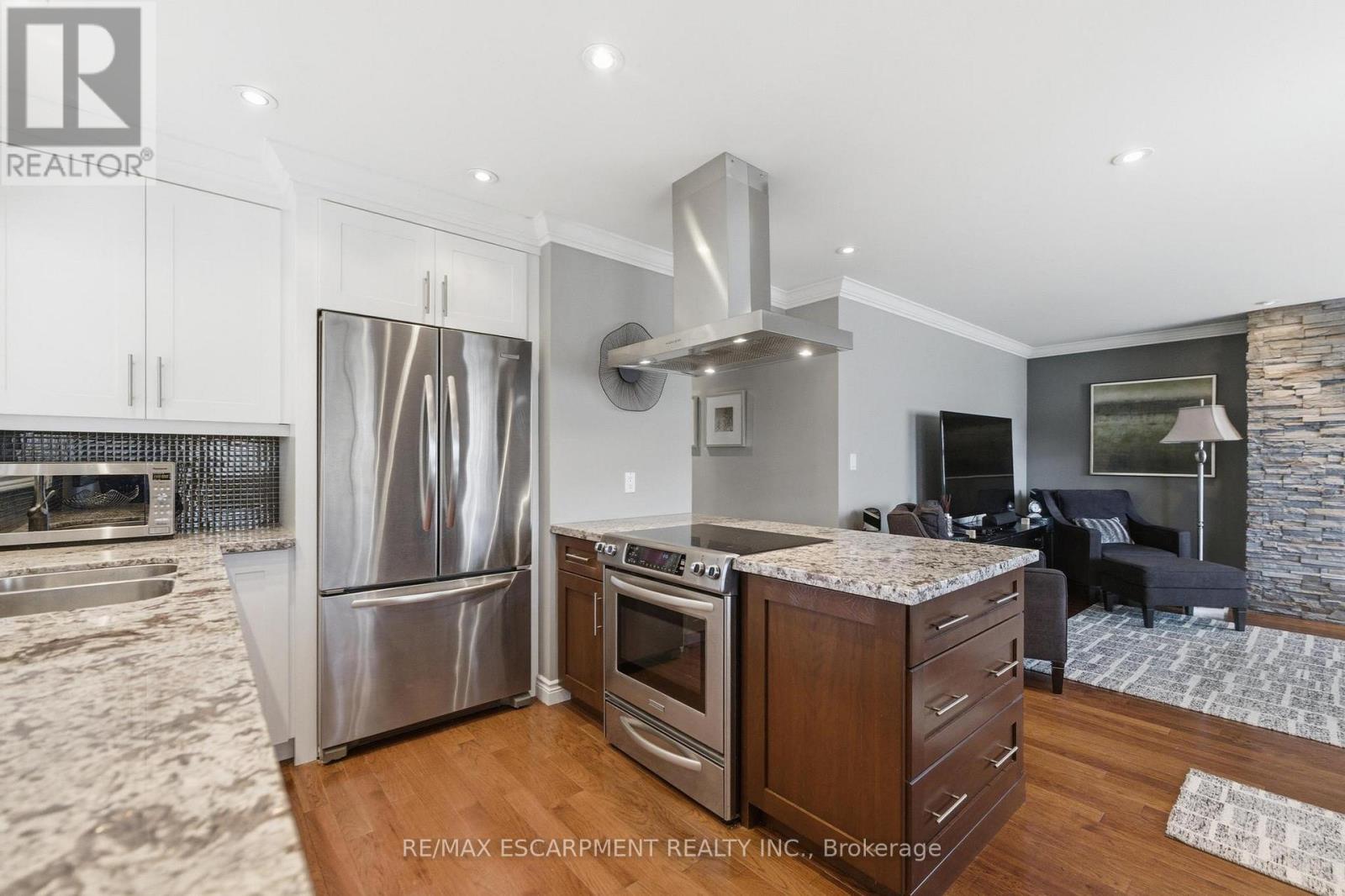 31 Marshall Street, Brantford, Ontario  N3R 3C8 - Photo 10 - X12919944