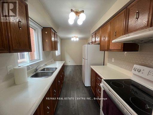 5014 Mariner Court, Mississauga, Ontario  L5R 2P9 - Photo 5 - W12916798