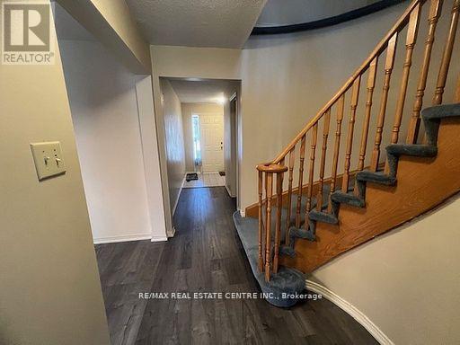 5014 Mariner Court, Mississauga, Ontario  L5R 2P9 - Photo 3 - W12916798