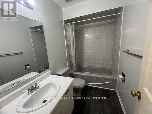 5014 Mariner Court, Mississauga, Ontario  L5R 2P9 - Photo 10 - W12916798