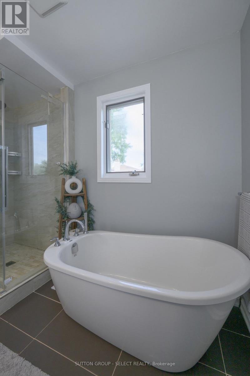 983 Country Club Crescent, London South, Ontario  N6C 5R6 - Photo 18 - X12912394