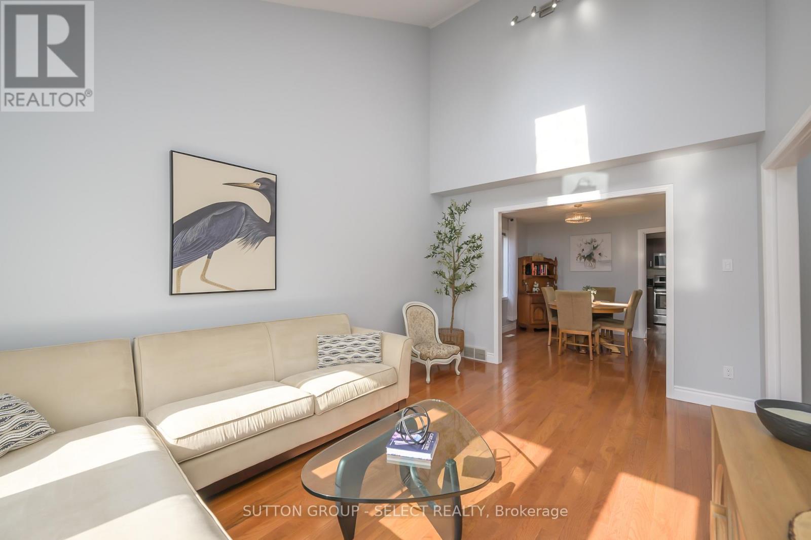 983 Country Club Crescent, London South, Ontario  N6C 5R6 - Photo 6 - X12912394