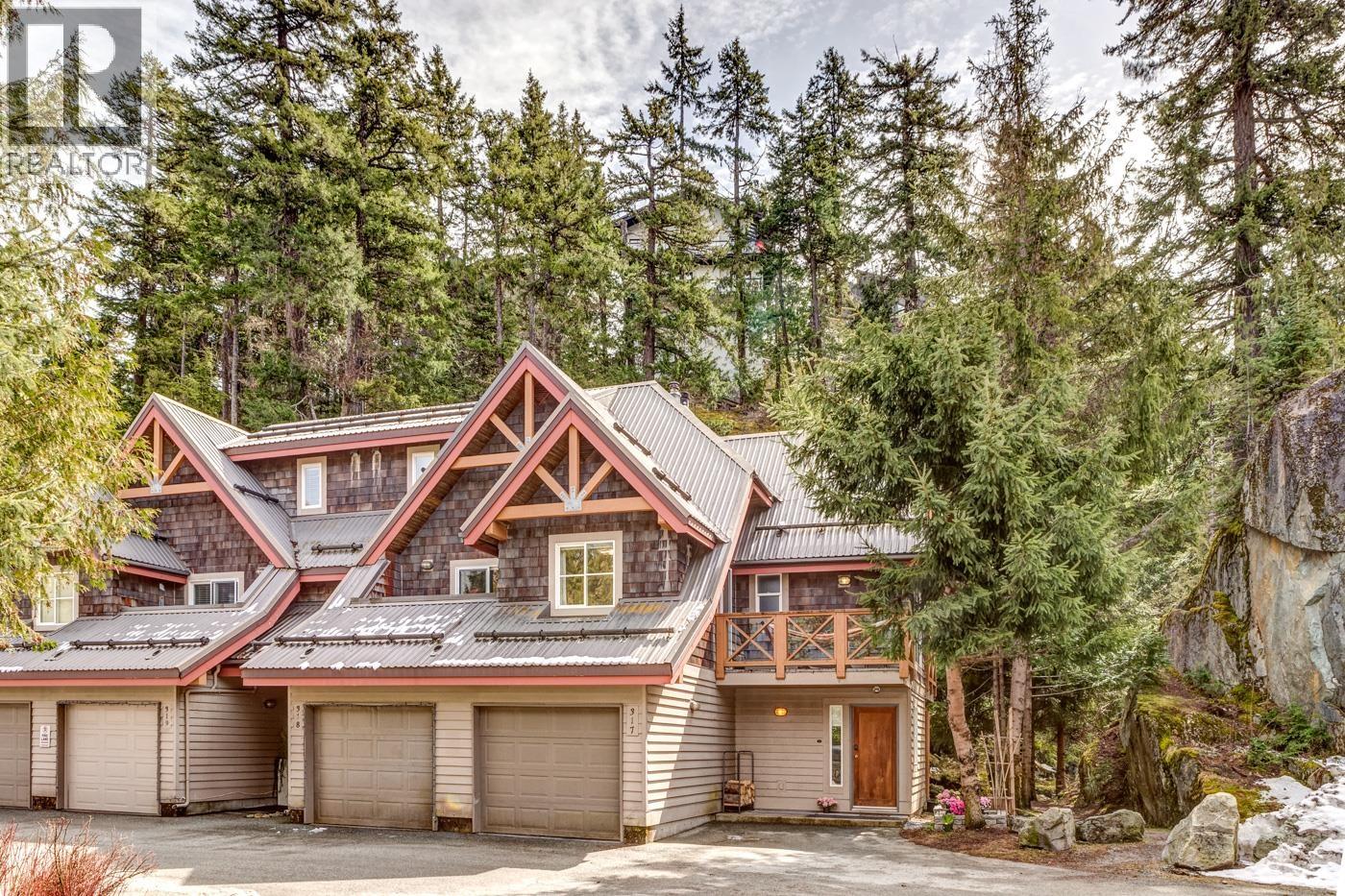 317 2222 Castle Drive, Whistler, British Columbia V8E 0L7 - Photo 2 - R3081108