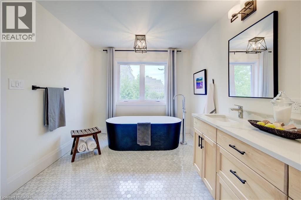 38 Euclid Avenue, Waterloo, Ontario  N2L 1Z3 - Photo 33 - 40814990