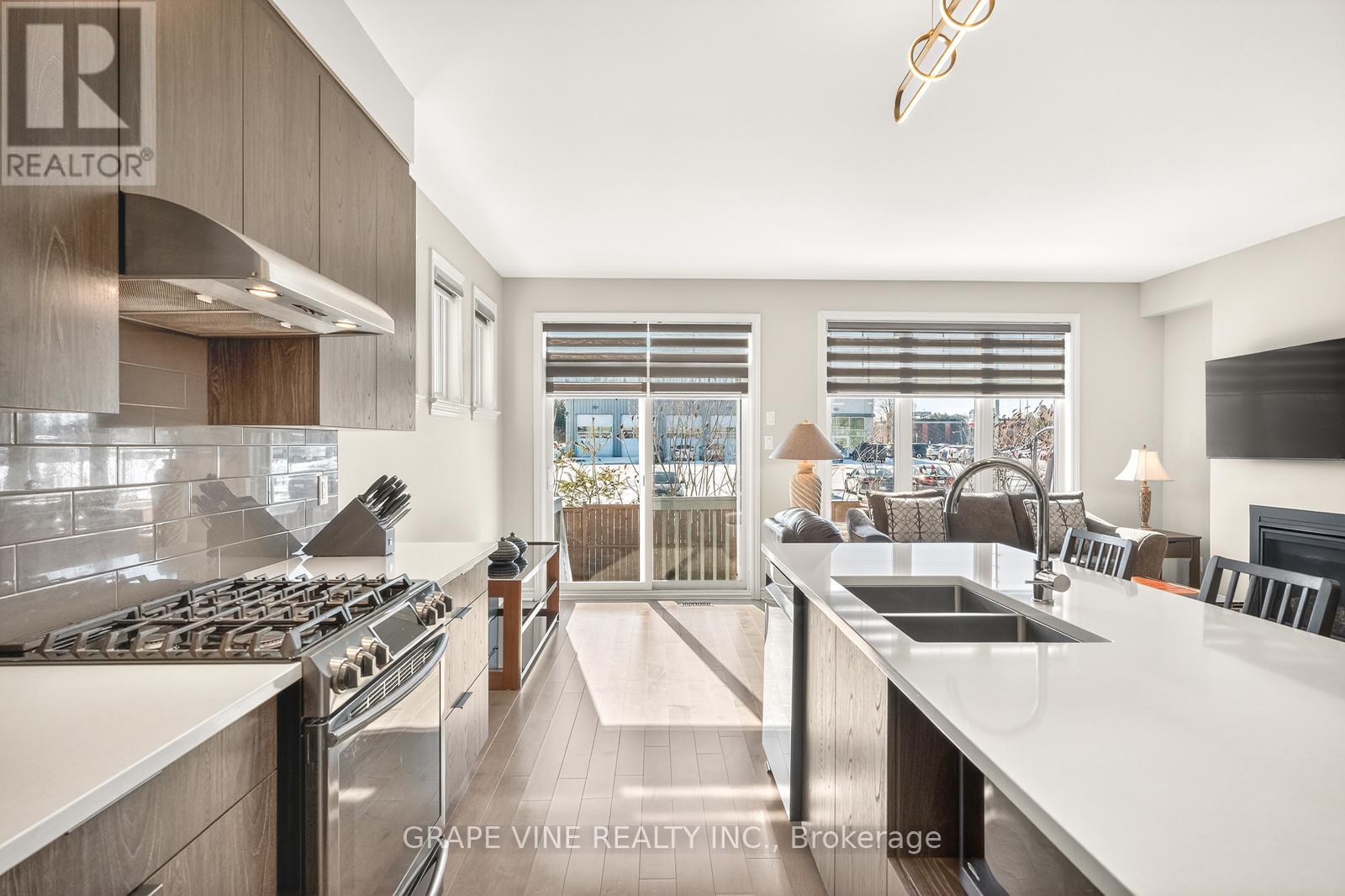 644 Vivera Place, Ottawa, Ontario  K2S 2N1 - Photo 10 - X12920030