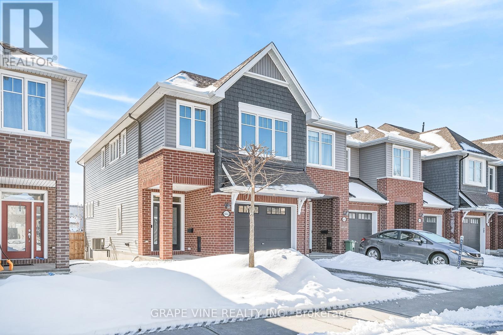 644 Vivera Place, Ottawa, Ontario  K2S 2N1 - Photo 2 - X12920030