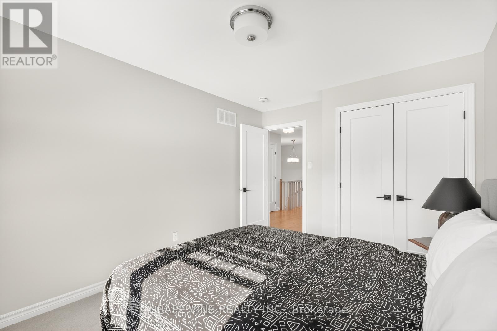 644 Vivera Place, Ottawa, Ontario  K2S 2N1 - Photo 25 - X12920030