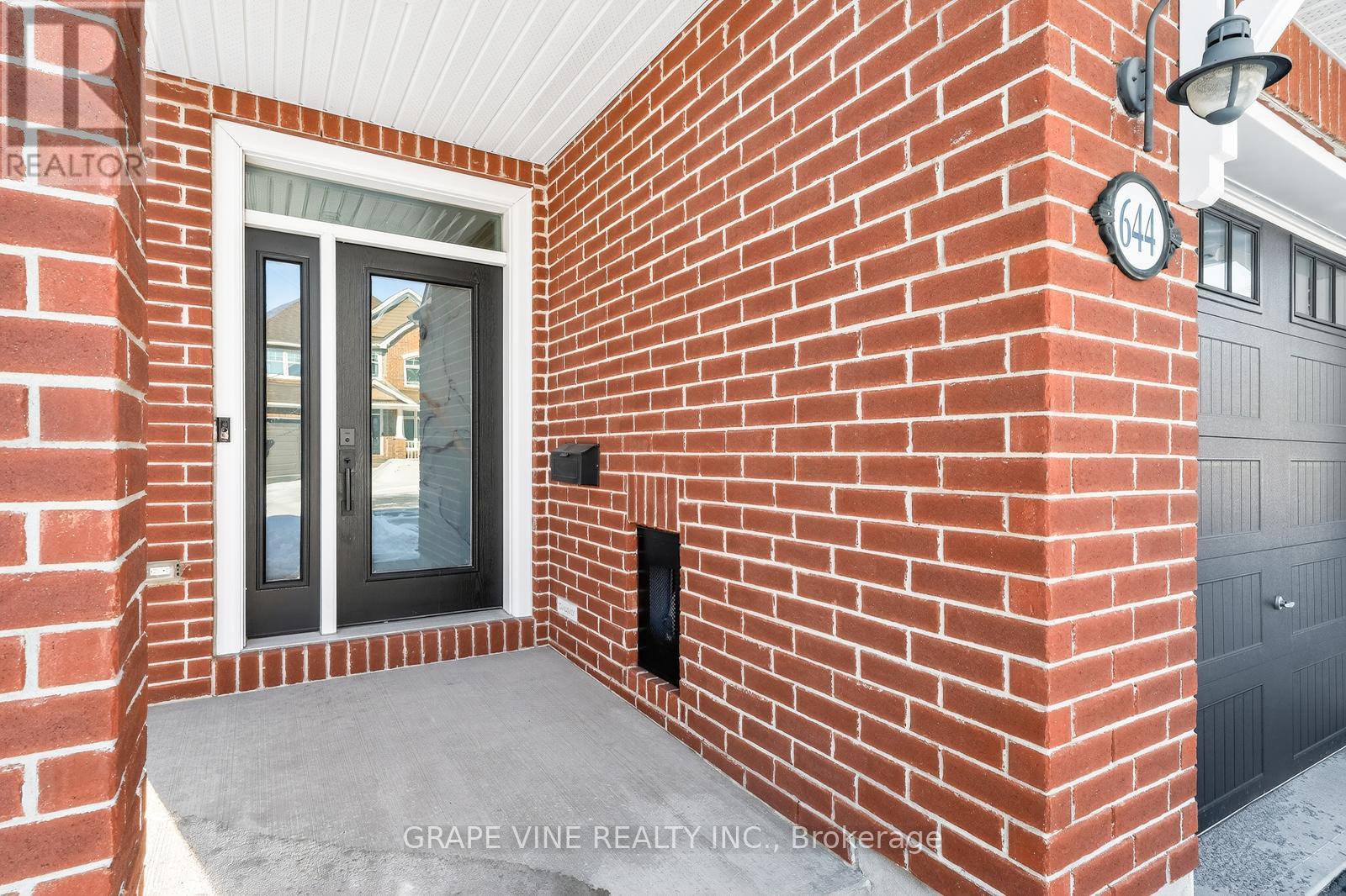 644 Vivera Place, Ottawa, Ontario  K2S 2N1 - Photo 3 - X12920030