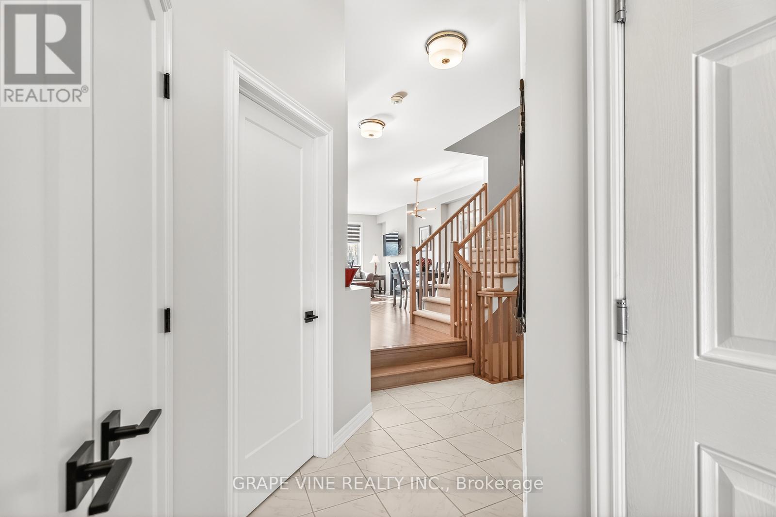 644 Vivera Place, Ottawa, Ontario  K2S 2N1 - Photo 5 - X12920030