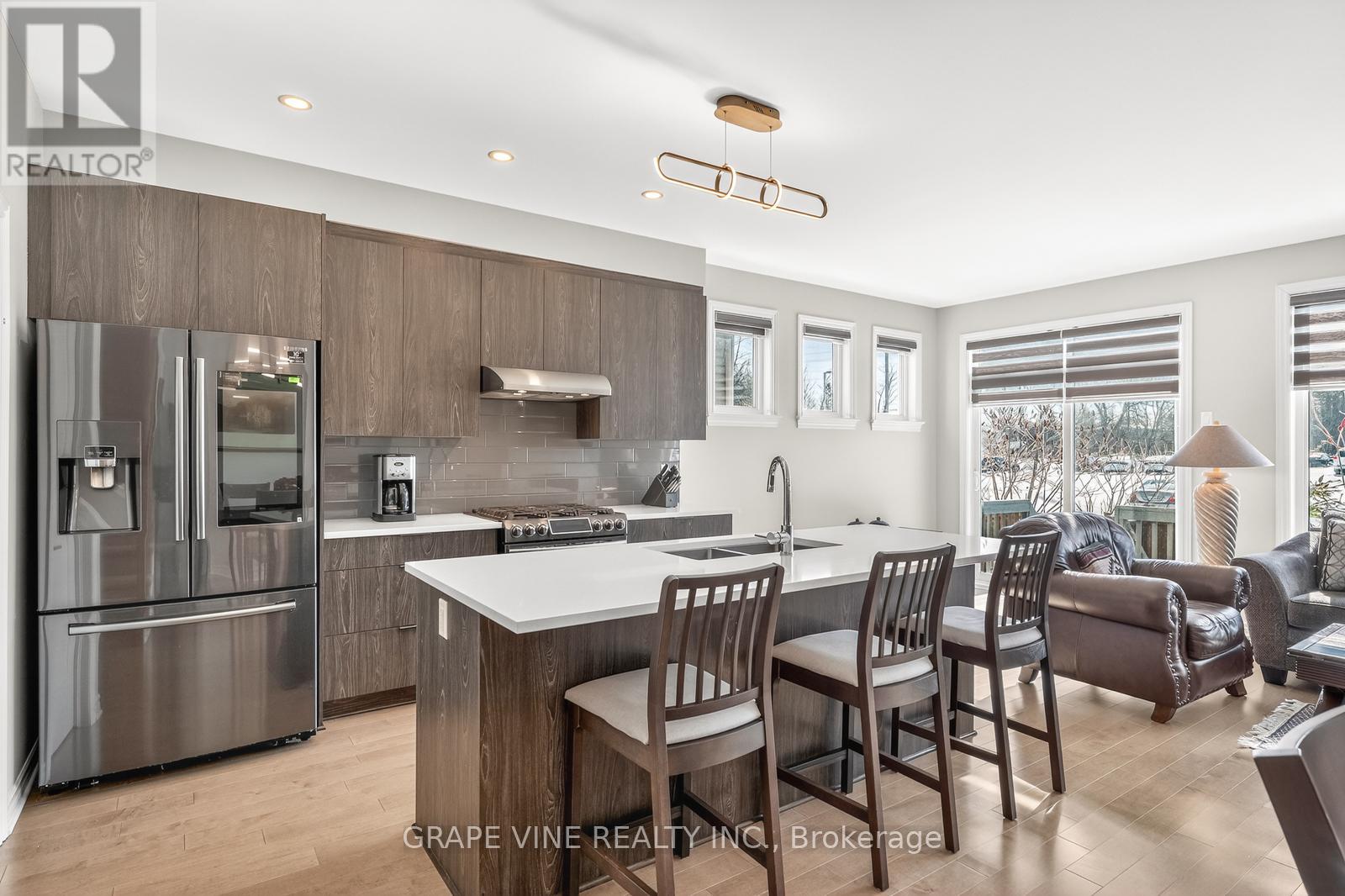 644 Vivera Place, Ottawa, Ontario  K2S 2N1 - Photo 8 - X12920030